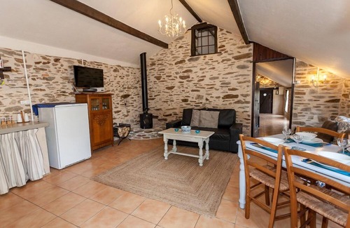 Chalais Cottage | Maple Tree Gite 2 bed