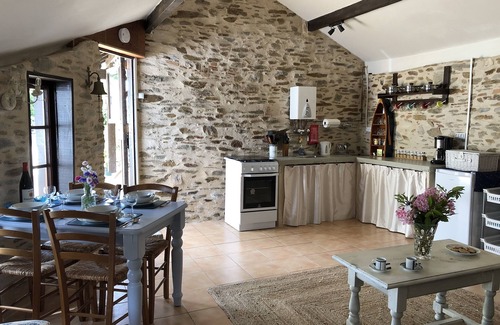 Chalais Cottage | Maple Tree Gite 2 bed
