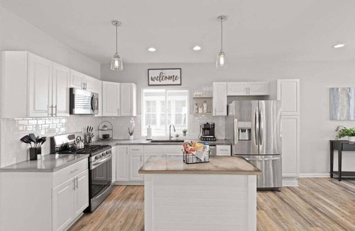 Mapleton/Fall Creek House | Mapleton: Work Friendly & Foosball Table