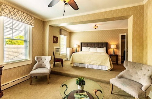 Saugatuck Bed & Breakfast | Maplewood Hotel