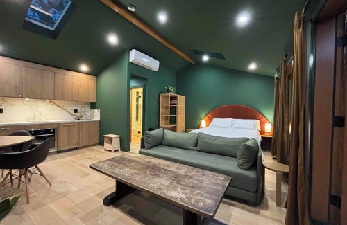 Mar Vista Apartment | Mar Vista Greenhouse - Newly-built studio guesthouse. Centrally located.