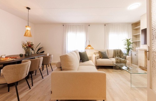 Old Town Apartment | Maragall - Holiday Apartment Girona | Bravissimo