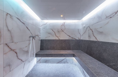 Burgusio Hotel | Maraias Luxury Suites & Apartments