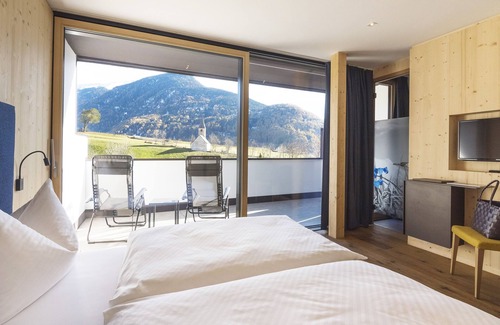 Burgusio Hotel | Maraias Luxury Suites & Apartments
