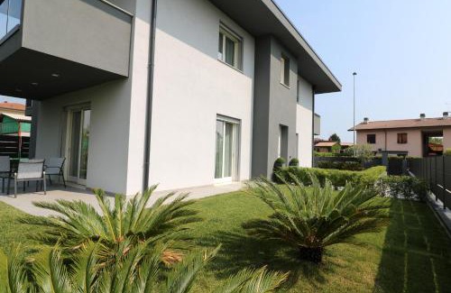 Desenzano del Garda Apartment | Marali Lake Apartments di ENRICA BIANCHERA
