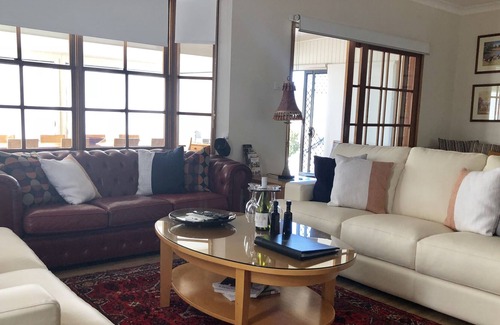 Broke House | Maranda Country Estate - 5 Bedroom House with Spa & Pool