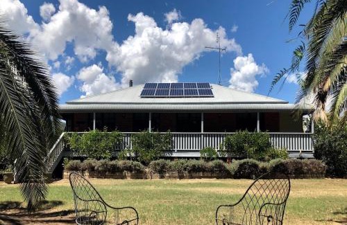 Broke House | Maranda Country Estate 5 Bedrooms with Spa & Pool
