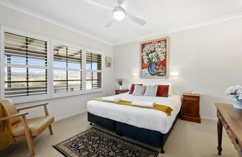 Broke House | Maranda Country Estate 5 Bedrooms with Spa & Pool