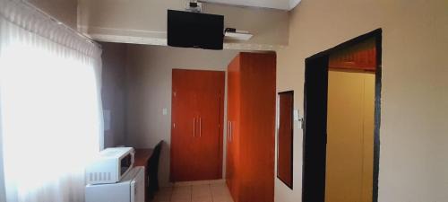 Mahikeng Bed & Breakfast | Marang Gardens Lodge