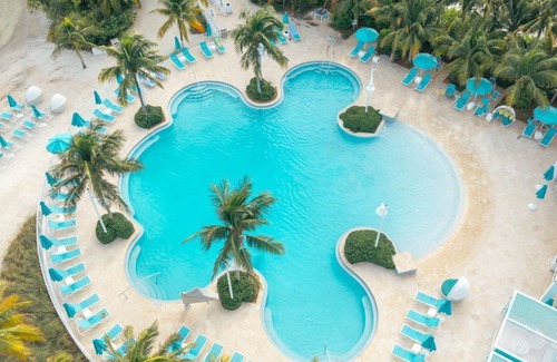 Marathon Apartment | Marathon Oceanfront | 2 King Beds + Balcony