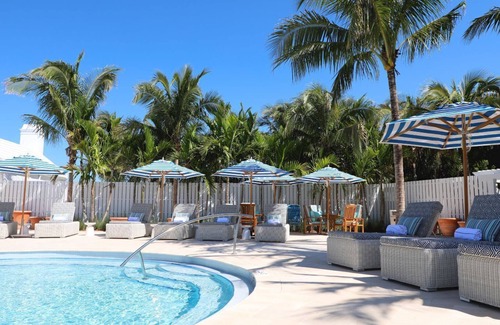 Marathon Apartment | Marathon Oceanfront | 2 King Beds + Balcony