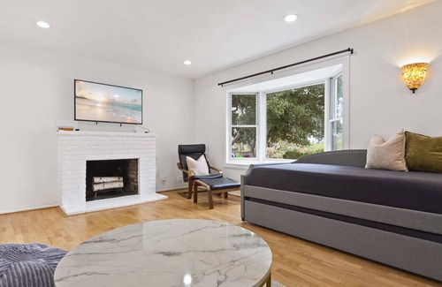 Belmont House | @ Marbella Lane - 3BR Belmont Cozy House