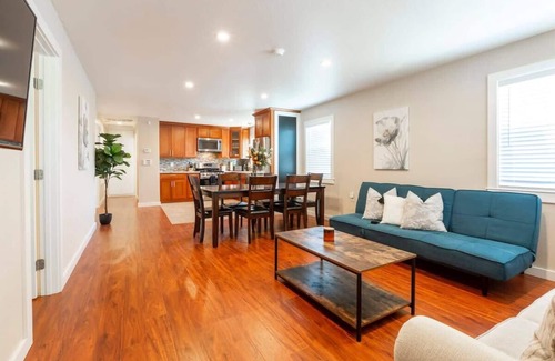 Northside House | @ Marbella Lane - 3BR UpprLvl | DTWN SJ | Ldry + P