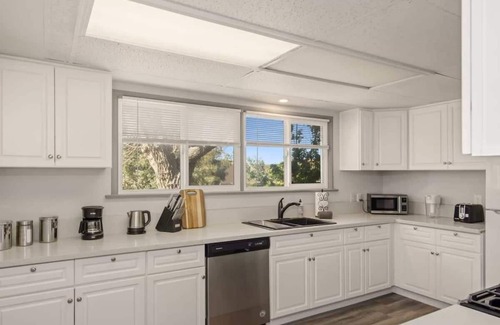 Cabazon House | @ Marbella Lane - 4BR Near Morongo Casino & Outlet | Ldry+P