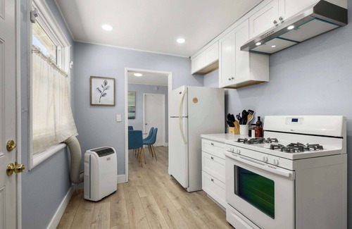 Cambrian Park House | @ Marbella Lane - Alluring & Spacious 3BR Home