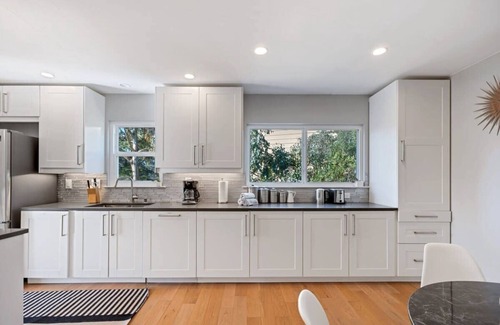 Park Pacifica House | @ Marbella Lane - Chic Abode w/Mountain Skyline