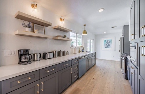 Fullerton House | @ Marbella Lane - Cozy Modern Home w/Relaxing Design & Pool