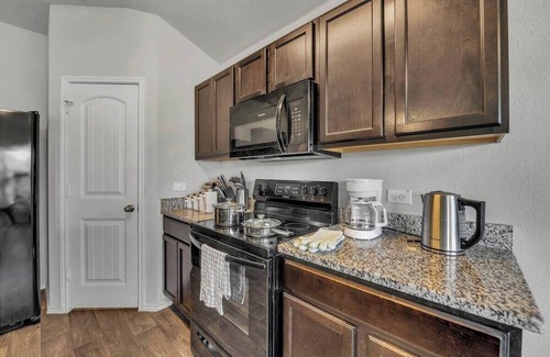 Austin Cottage | @ Marbella Lane - Polished 3BR Home in Austin TX