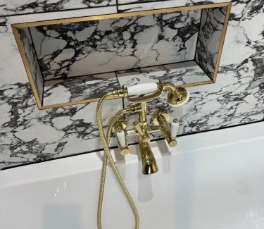 Gloucester Apartment | Marble Black Suite