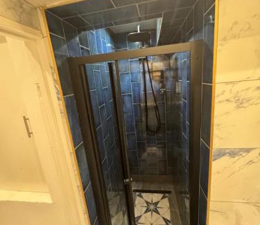Gloucester Apartment | Marble blue flat, City of Gloucester