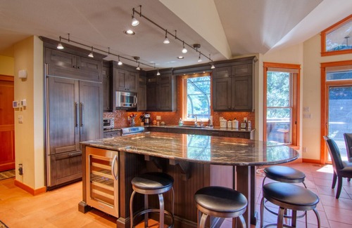 East Kootenay House | Marble Canyon 3 bedroom luxury townhome: Unit 1002P2 with hot tub