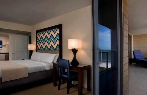 Marco Island Hotel | Marco Crystal Shores Beachfront Resort, Luxury