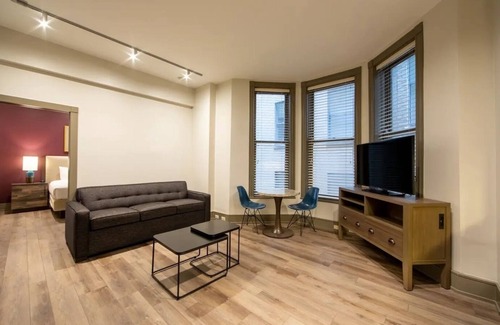 Central Business District Resort | Mardi Gras in New Orleans 2/9/24 - 2/16/24! 1 BR/1 BA. Come visit the Big Easy!