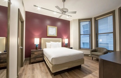 Central Business District Resort | Mardi Gras in New Orleans 2/9/24 - 2/16/24! 1 BR/1 BA. Come visit the Big Easy!