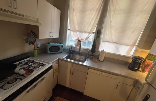 Touro Apartment | Mardi Gras studio located on parade routes and two miles from Superdome!