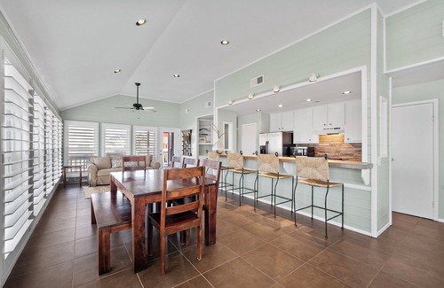 Pirates Beach House | Maree by the Sea | Stunning Water Views