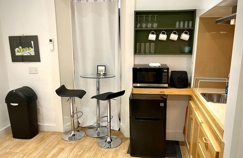 Marfa Apartment | Marfa House La Junta: In the center of Marfa