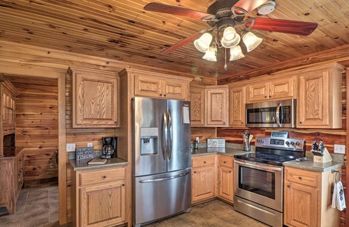 Boswell Cabin | 'Marfly Retreat' - Remote White River Getaway!