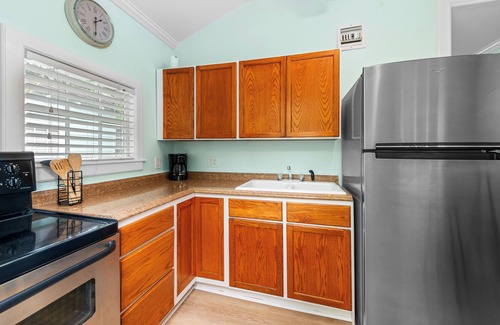 Old Town Cottage | ~MARGARITA COTTAGE~ Bask in sunshine and lounge by your pool in paradise.