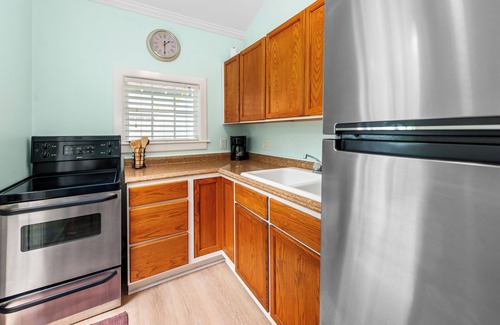 Old Town Cottage | ~MARGARITA COTTAGE~ Bask in sunshine and lounge by your pool in paradise.
