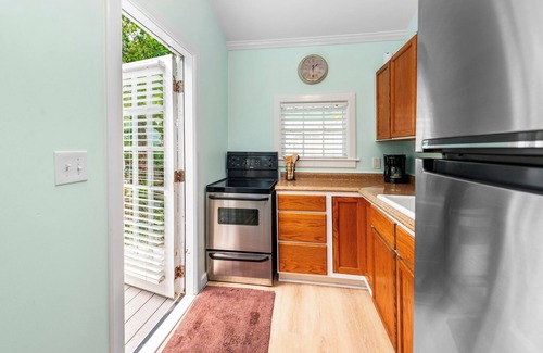 Old Town Cottage | ~MARGARITA COTTAGE~ Bask in sunshine and lounge by your pool in paradise.