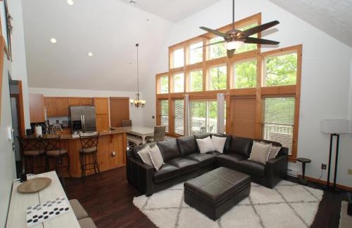 Tannersville Ski Chalet | Margarita Mountain Retreat Hottub9bedsgameroom