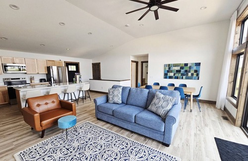 New Lisbon House | Margarita Villa | Lakefront | Beach | Game Room | 6 Bedrooms | 4 Bath