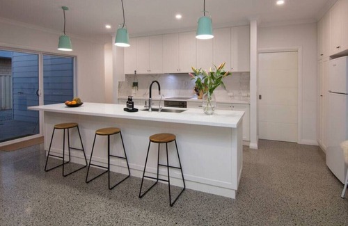 Cervantes House | Margaritaville - King bed, Fast Wifi, Pool table