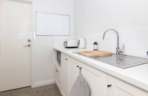 Cervantes House | Margaritaville - King bed, Fast Wifi, Pool table
