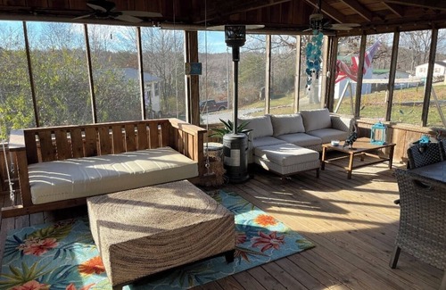Clarkson House | Margaritaville Lake House on Nolin Lake.