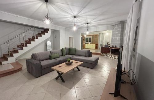 Perea Villa | Margaw's Villa 600m from the beach