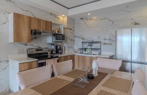 San Salvador Apartment | Margo 306- Luxe, Elegant & Cozy Condo- City Center