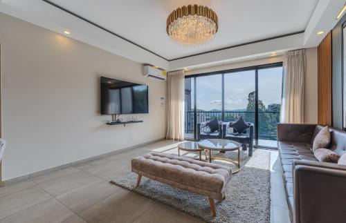 San Salvador Apartment | Margo 306- Luxe, Elegant & Cozy Condo- City Center