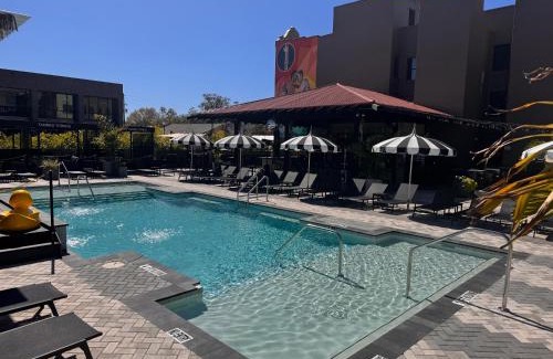 Kenwood Hotel | Mari Jean Hotel - All Adults Welcome