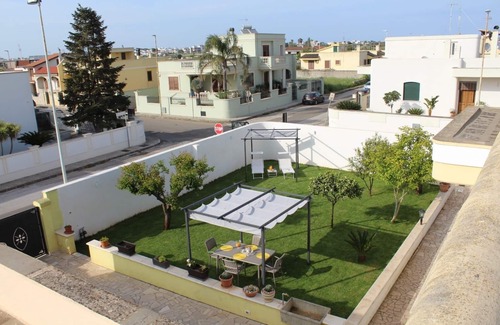 Corsano Apartment | Maria 1977 holiday home in SALENTO near SM di LEUCA with lawn and WIFI