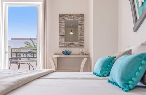 Malia Hotel | Maria Rousse