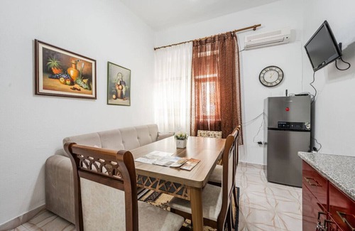 Gjirokaster Apartment | Maria's Apartment by PikHost