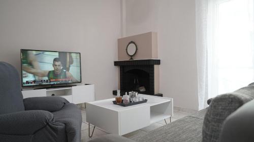 Petralona Apartment | Maria's Ethereal Place