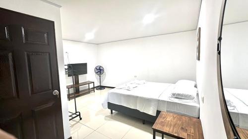 Villa Bonita Apartment | Marianas Apartments 5MIN SJO AIRPORT