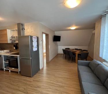 Rust Apartment | Marianna Apartments Weimer